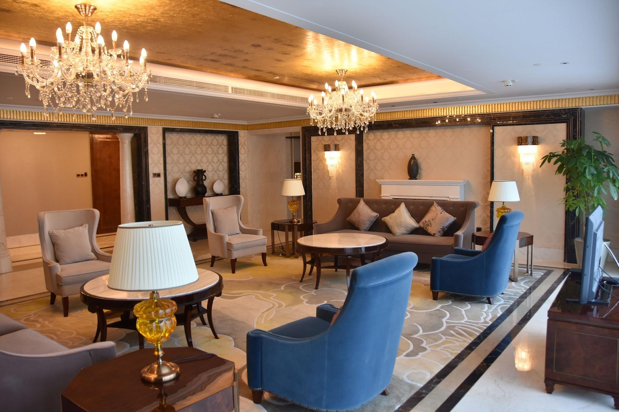 Hilton Wuhan Yangtze Riverside Exterior photo