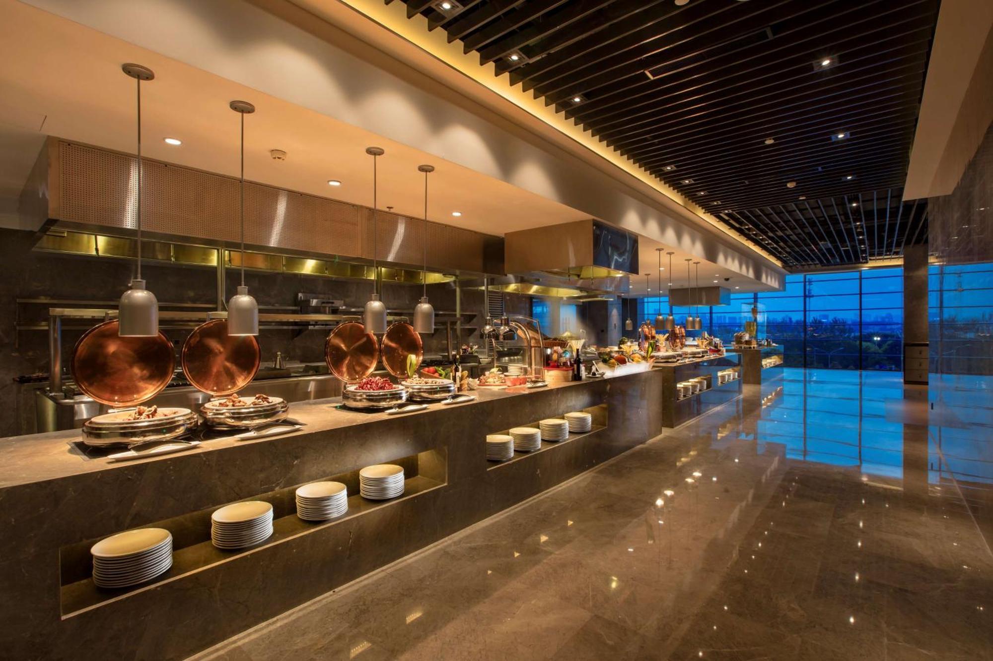 Hilton Wuhan Yangtze Riverside Exterior photo