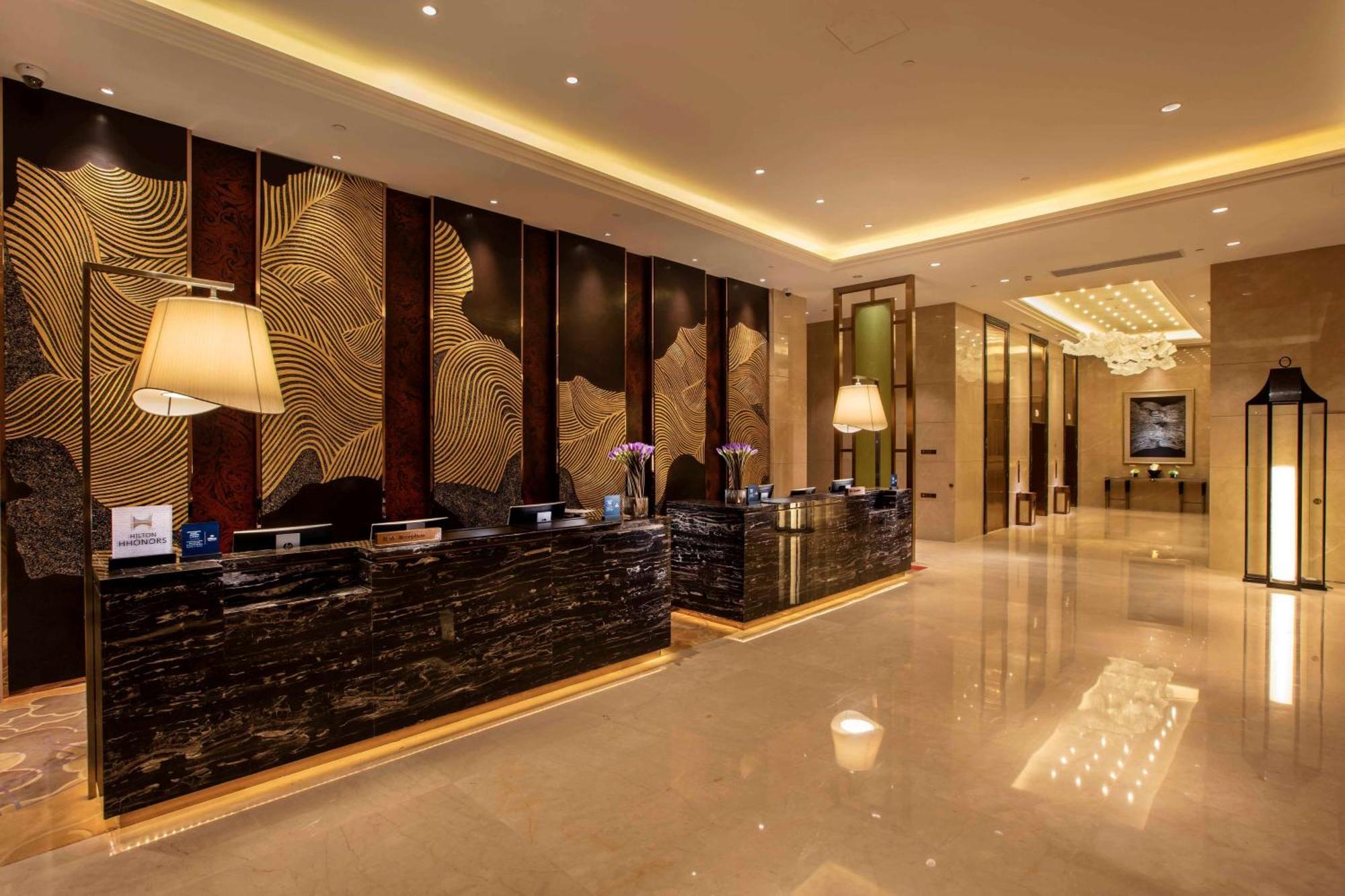 Hilton Wuhan Yangtze Riverside Exterior photo