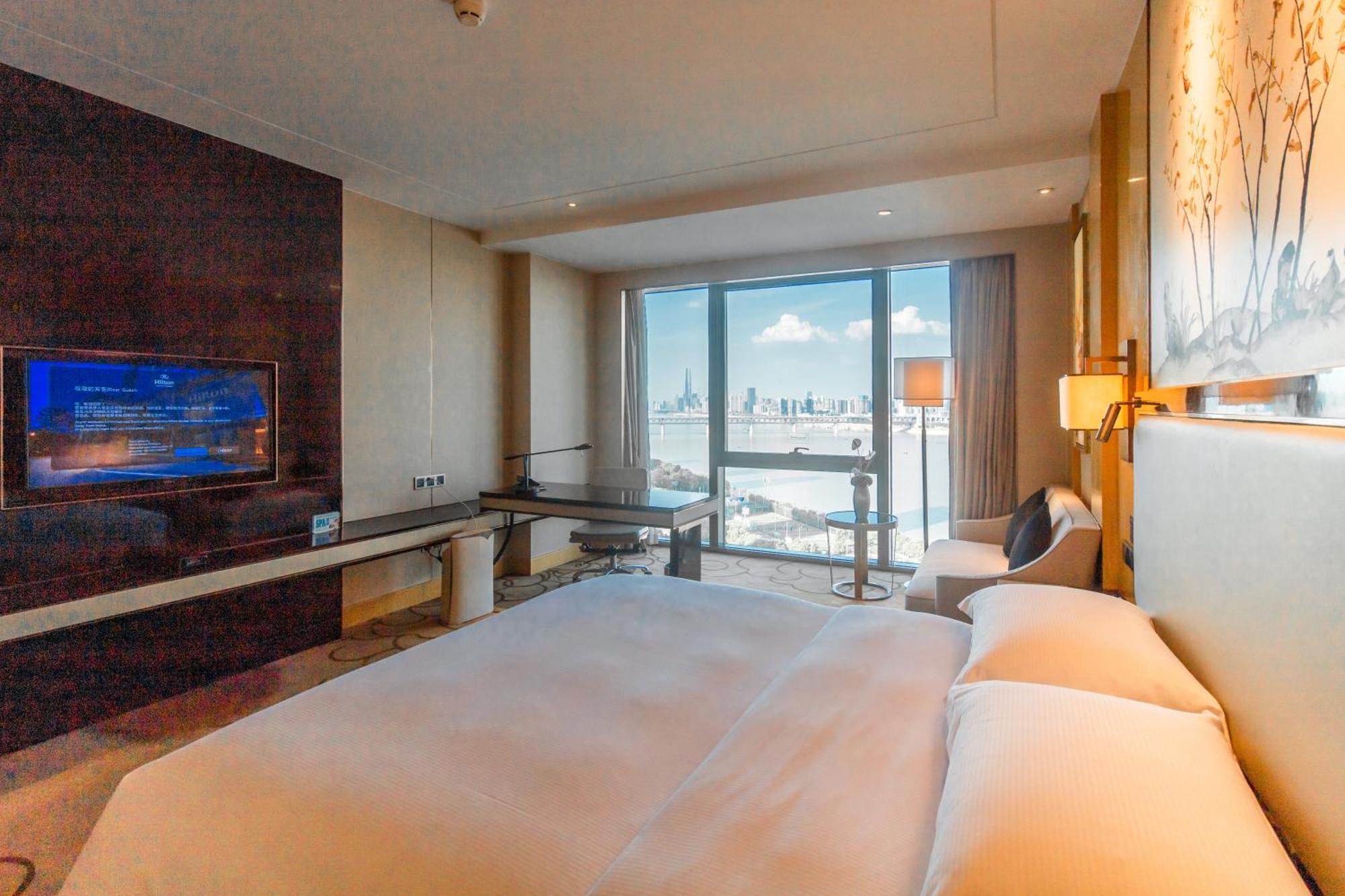 Hilton Wuhan Yangtze Riverside Exterior photo