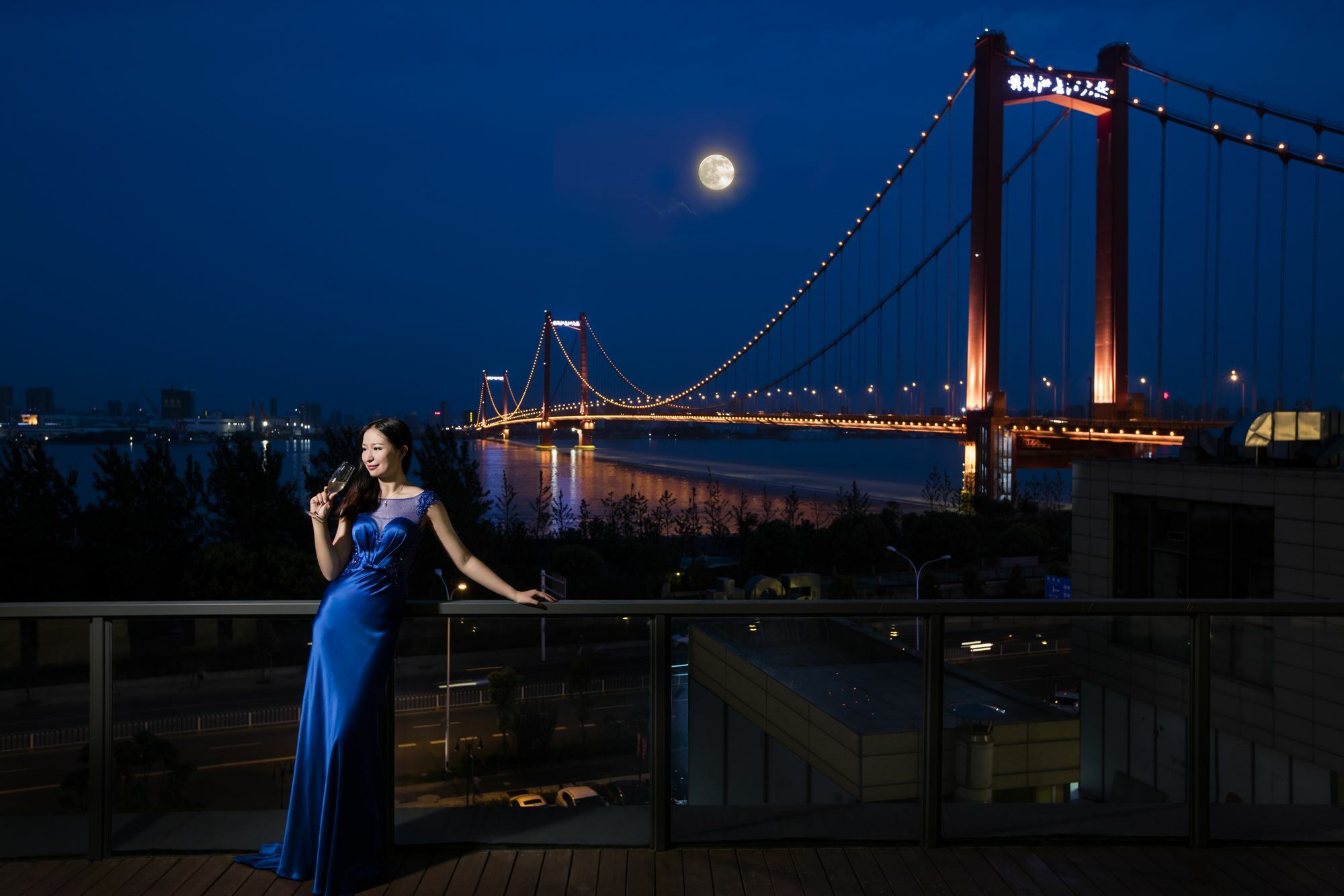 Hilton Wuhan Yangtze Riverside Exterior photo